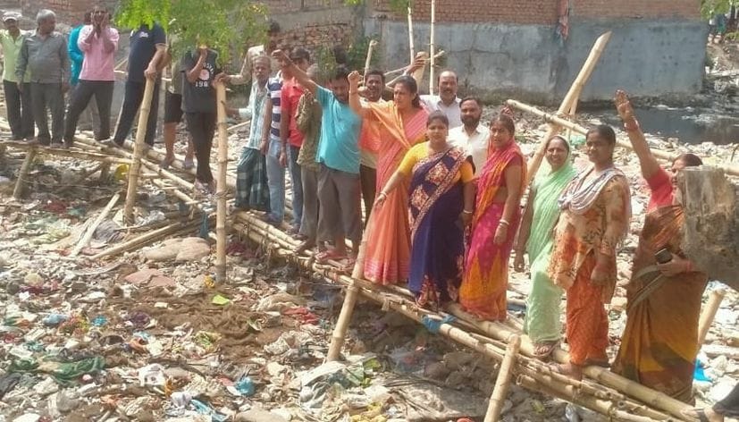 Standing on the bamboo bridge, people demanded a permanent bridge
