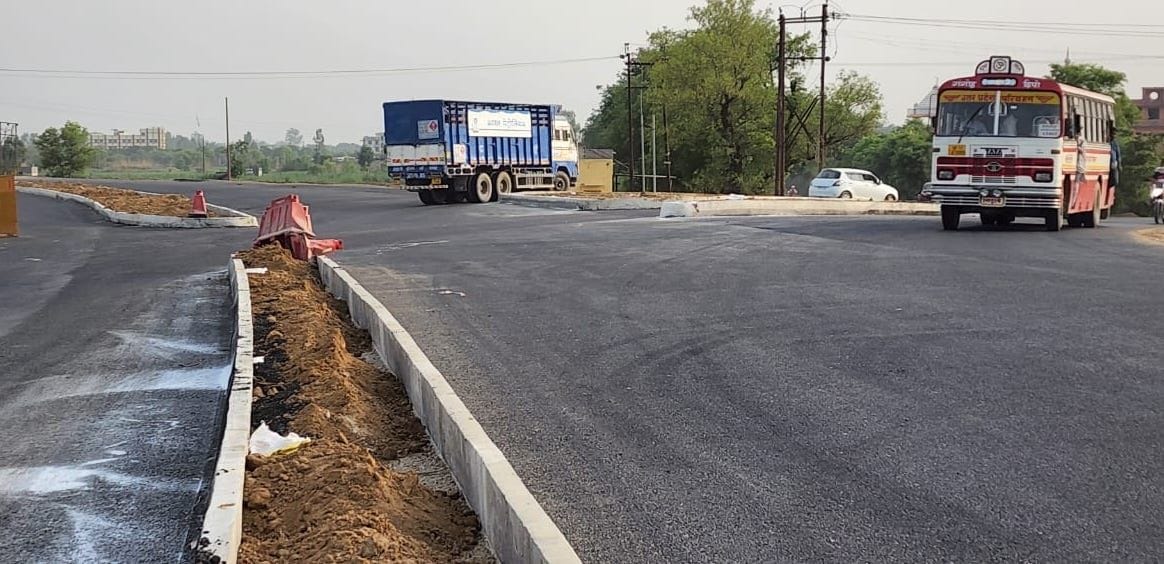 Construction of cross junction in front of Tehsil started