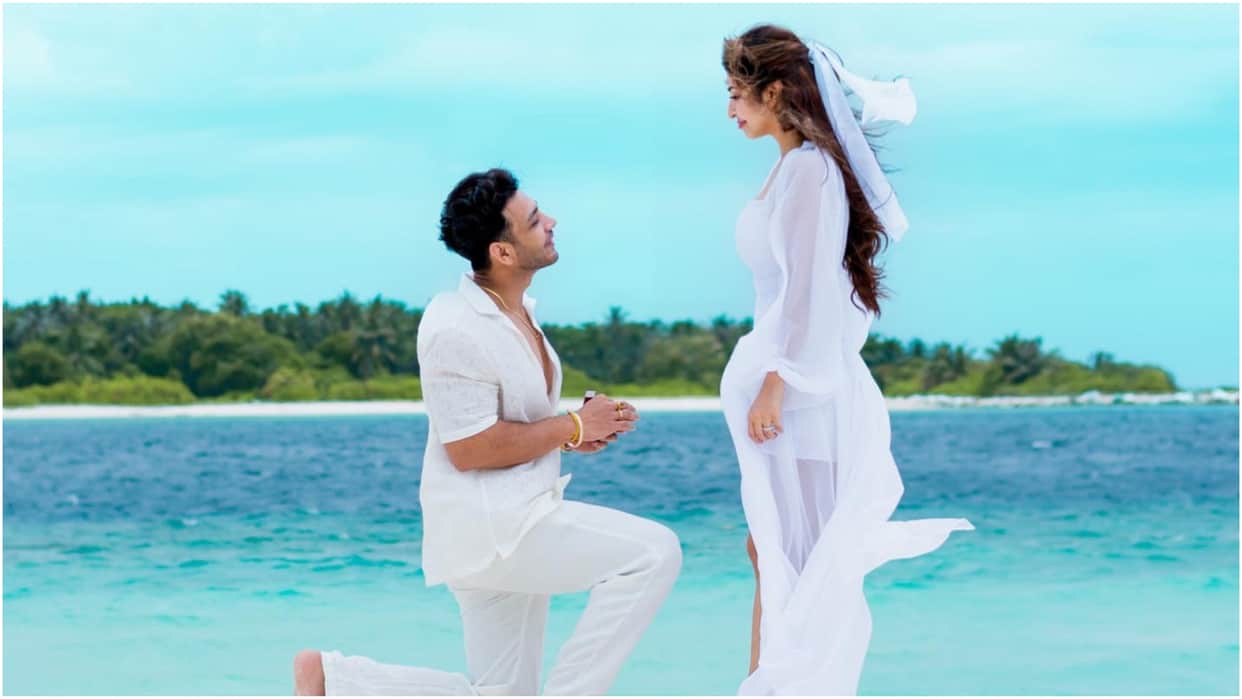 Devo Ke Dev Mahadev Fame Sonarika Bhadoria Gets Engaged to Vikas Parashar
