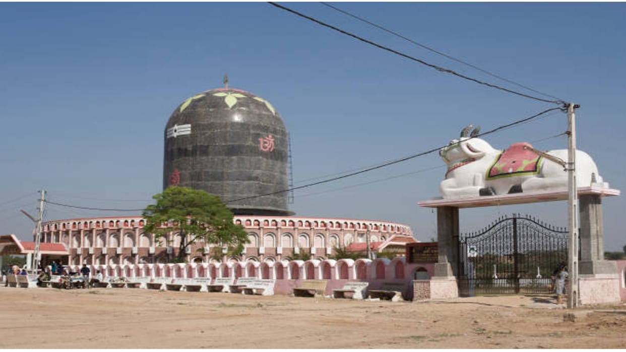 Shiva aur Nandi Know Why Nandi Always Sit in front of Lord Shiva in any Shiv Temple