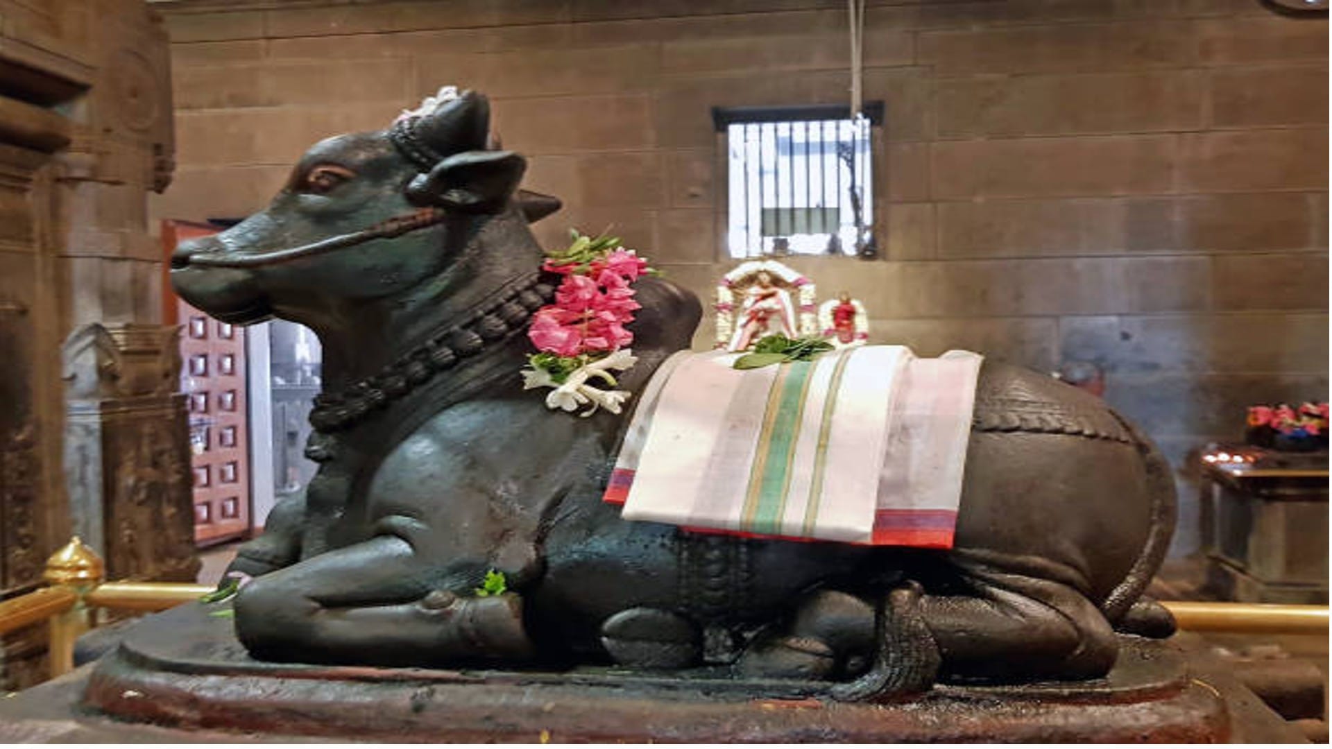 Shiva aur Nandi Know Why Nandi Always Sit in front of Lord Shiva in any Shiv Temple