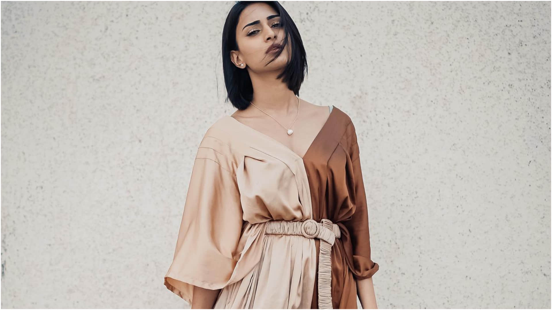 deepika padukone to anushka sharma these actress perfect look in short hair must try it