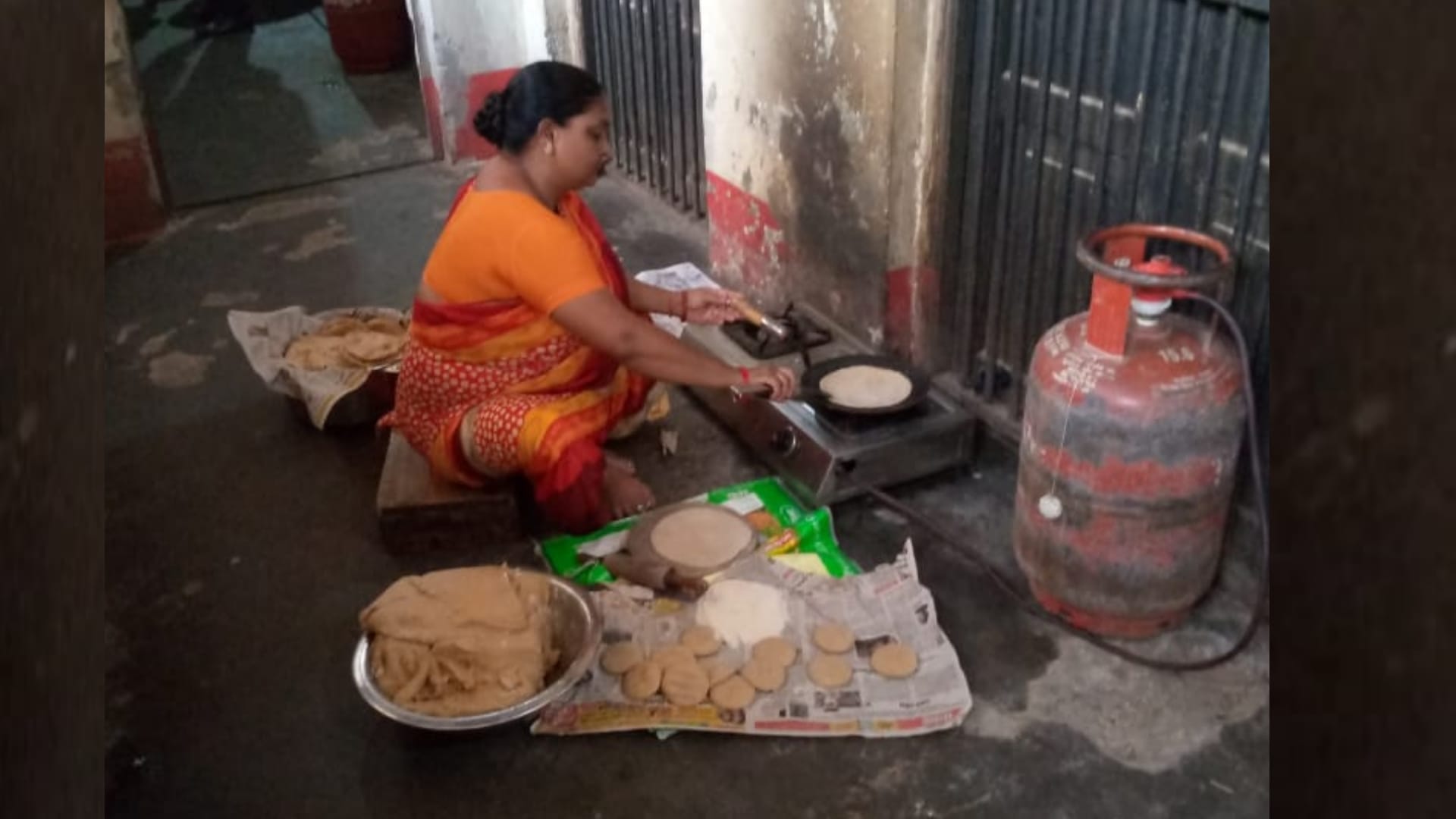 Court orders a woman to surve food to old people on finding her petition wrong.
