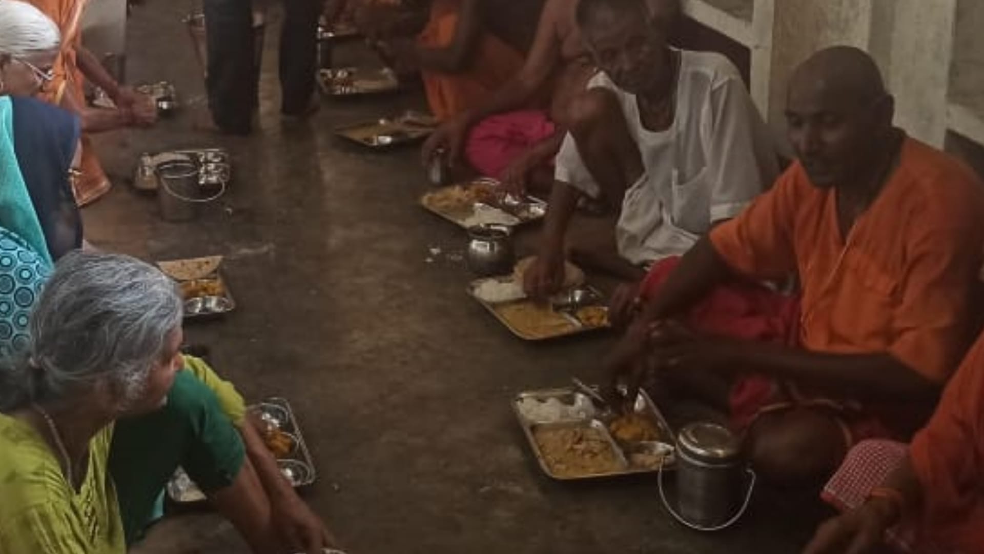 Court orders a woman to surve food to old people on finding her petition wrong.