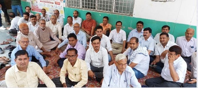 Hathras: Lawyers sitting on dharna after a dispute with SDM-Tehsildar