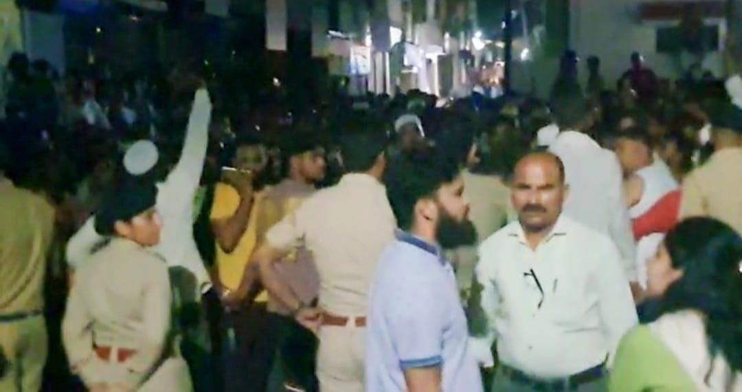 people organise pradrasn in front of  majra police thana  oon the issues of arguments on hindu devi devta  by other communiti