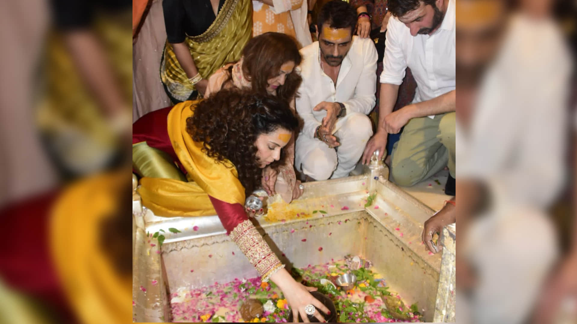Kangana Ranaut, Arjun Rampal And Divya Dutta Visit Kashi Vishwanath Temple Ahead of Dhaakad Release