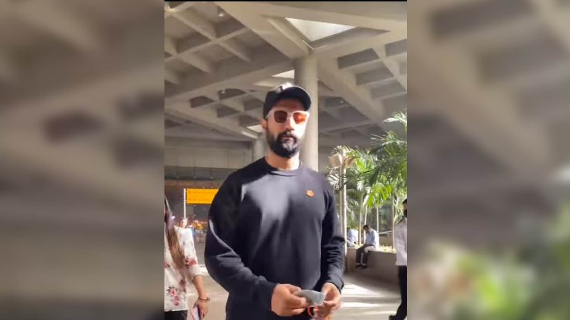 Vicky Kaushal returned from new york, was seen at the mumbai airport, people asked Where is katrina kaif