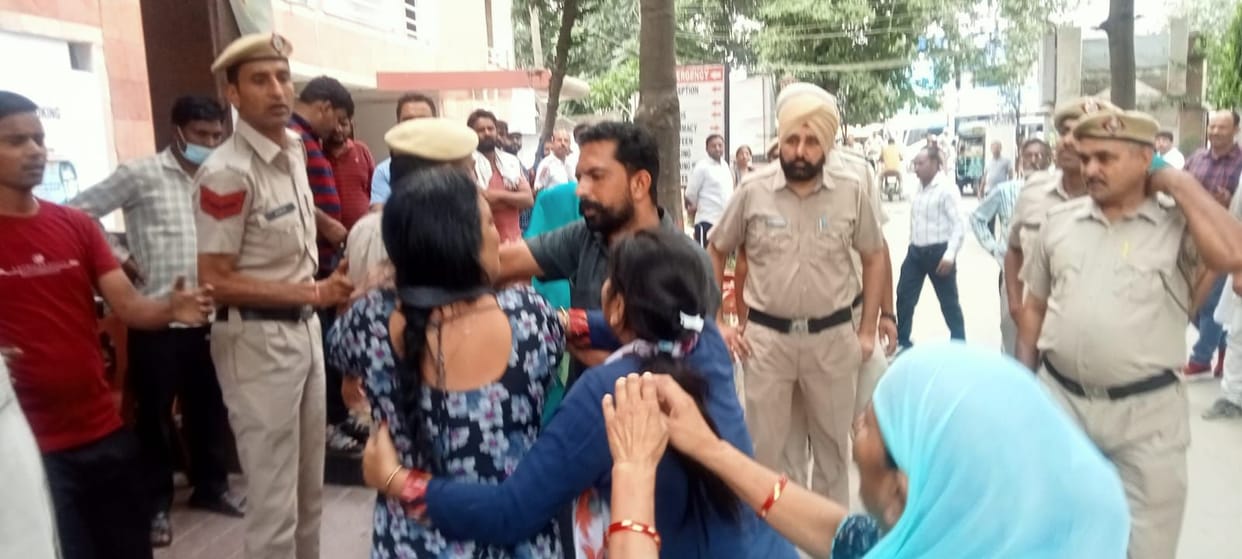 Youth killed in broad daylight: Women told police, wear bangles, give us a gun