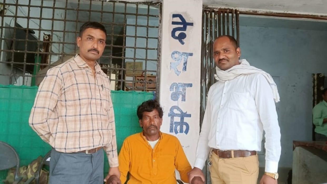Bhopal News: Police station in-charge in Berasia arrested for taking bribe, Lokayukta caught red handed taking 15 thousand rupees