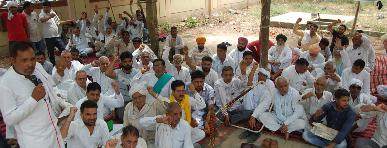 Demonstration of farmers upset due to non-receipt of connection