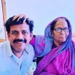 मां के साथ रवि किशन