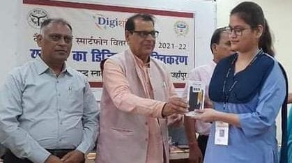 'Smart phones being distributed to enable students'