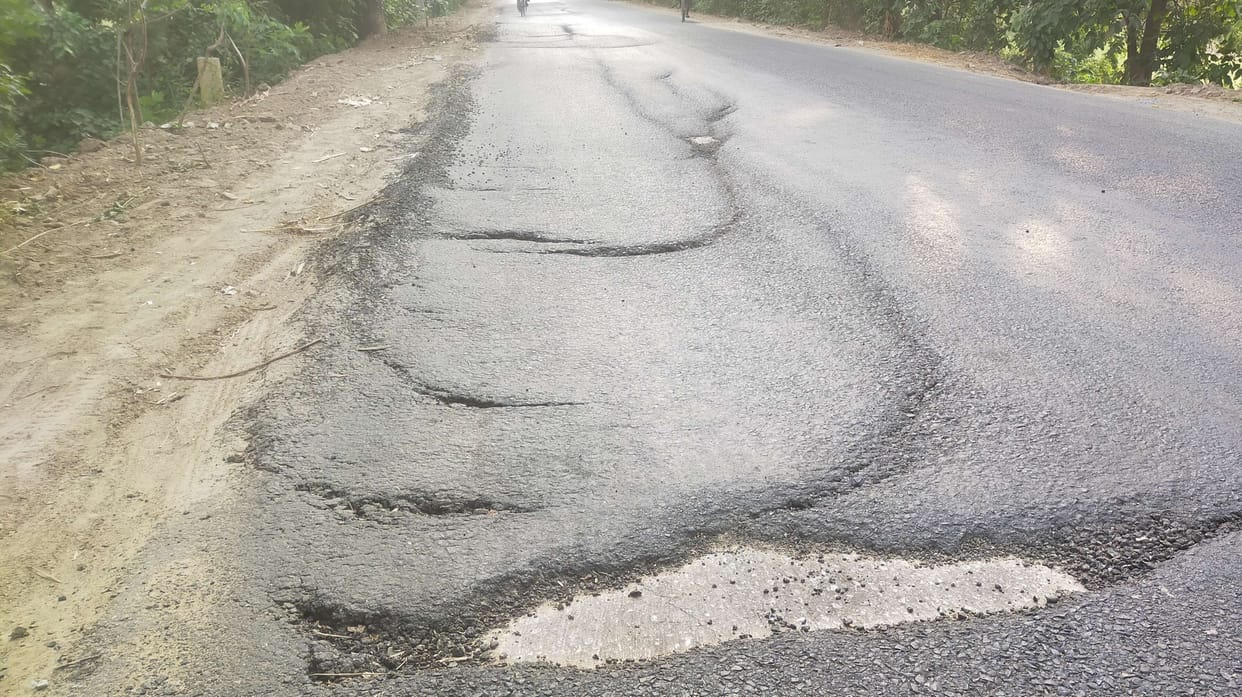Provision of 98 lakh on one km, the road started deteriorating in a month