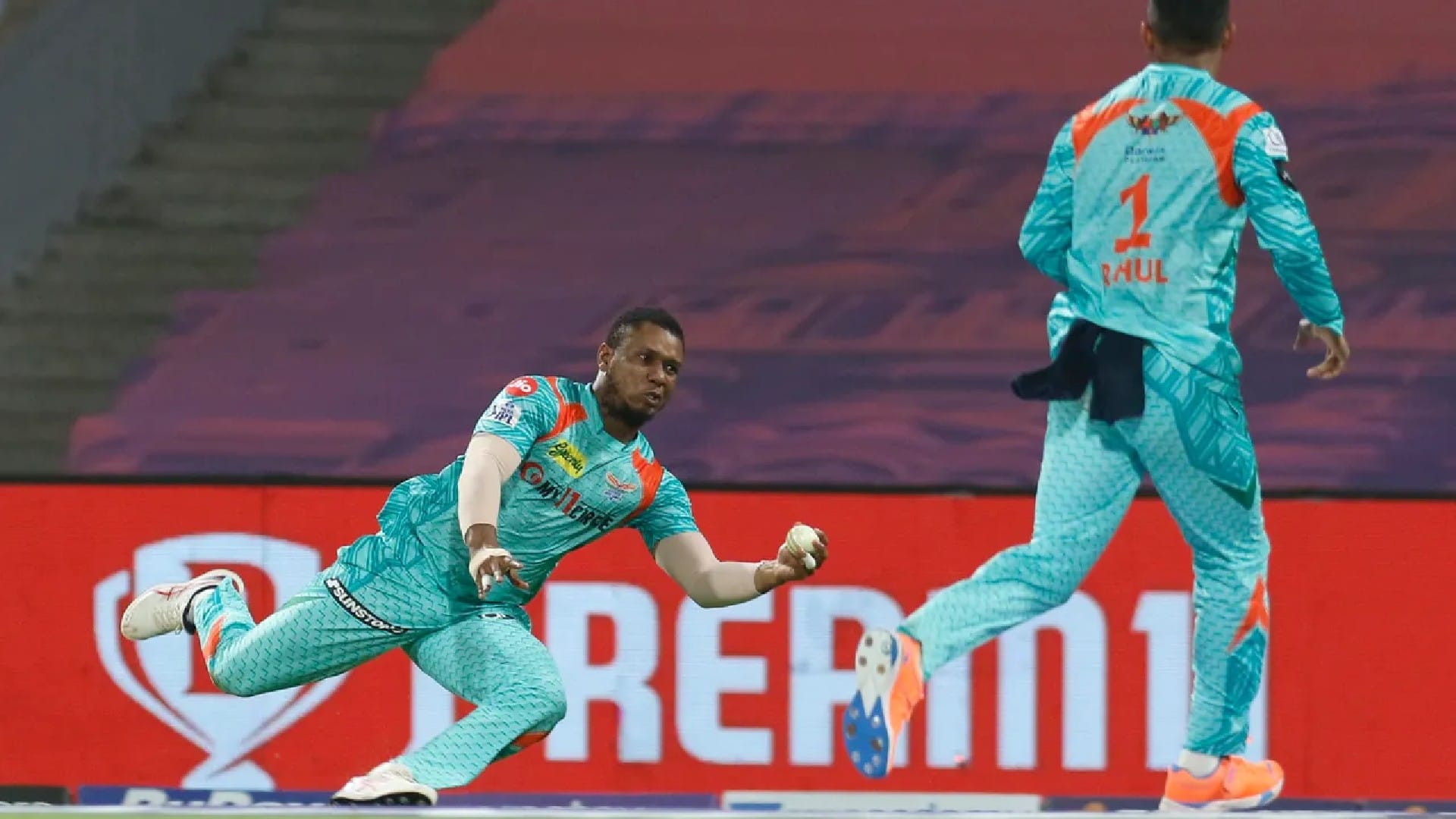 IPL 2022 KKR vs LSG Match 66 Highlights in Hindi Evin Lewis catch to shasha De kock celebration