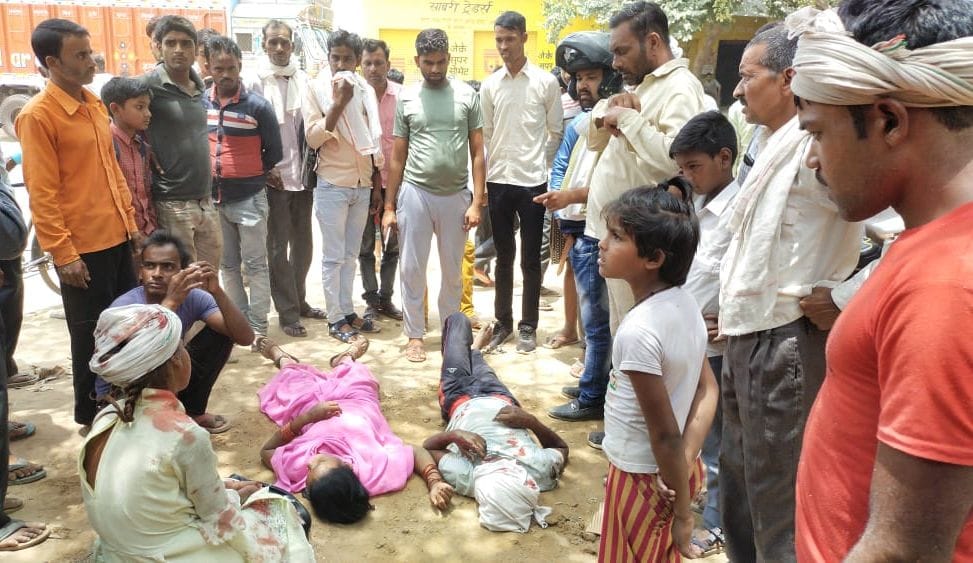 hardoi news,Private bus hit bike, four injured