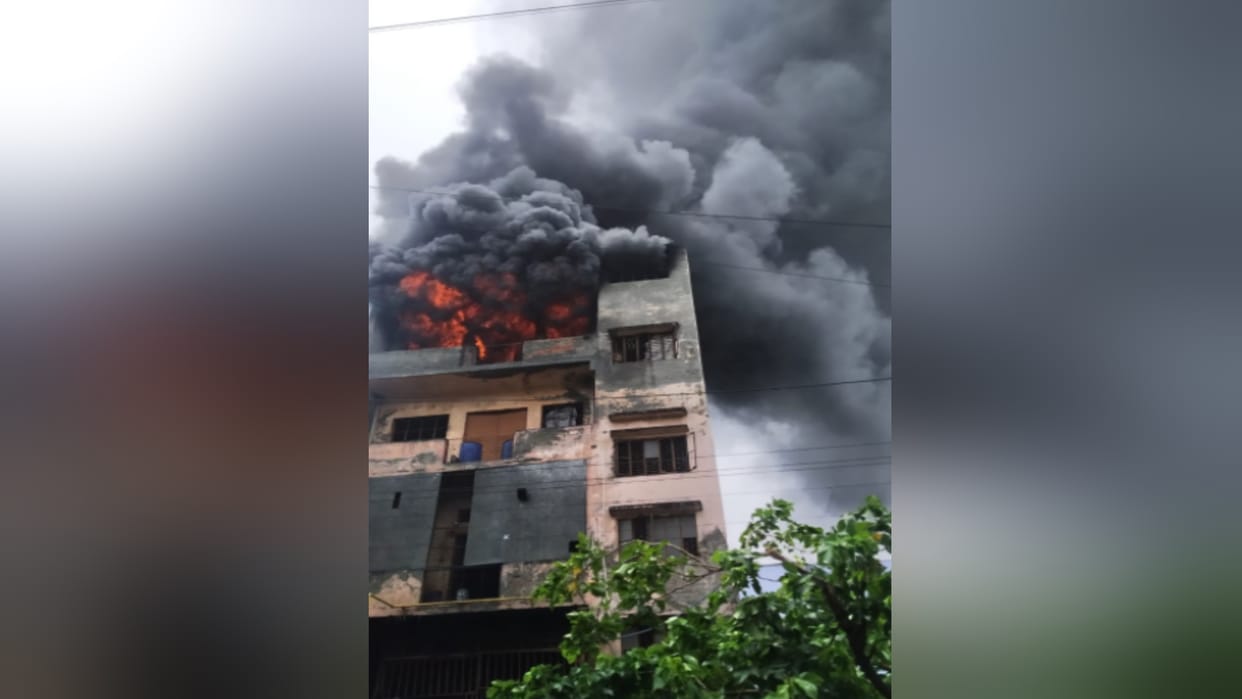Delhi fire breaks out in bawana industrial area and in mustafabad one death one injured many fire tenders at spot