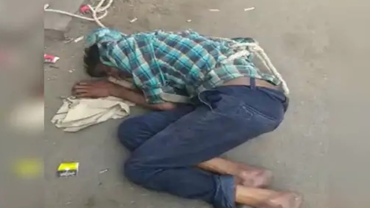 Gwalior: On suspicion of theft, the youth was brutally beaten by blindfolding,