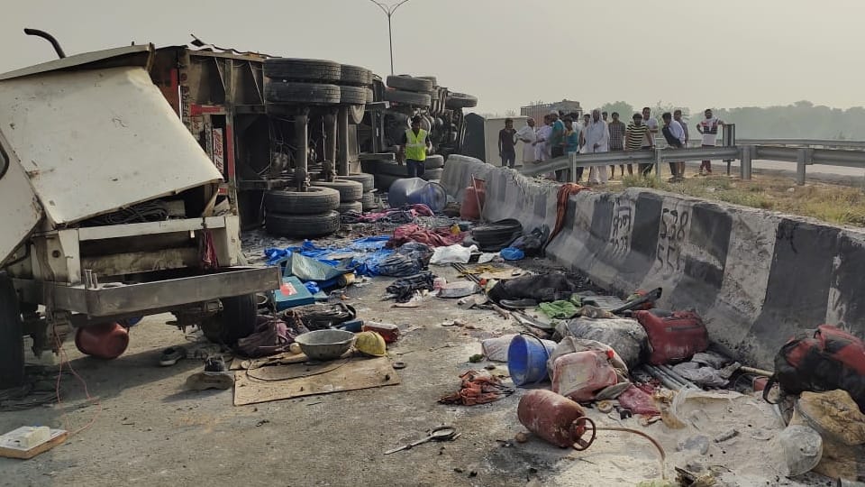 Accident on Kundli Manesar palwal expressway in bahadurgarh
