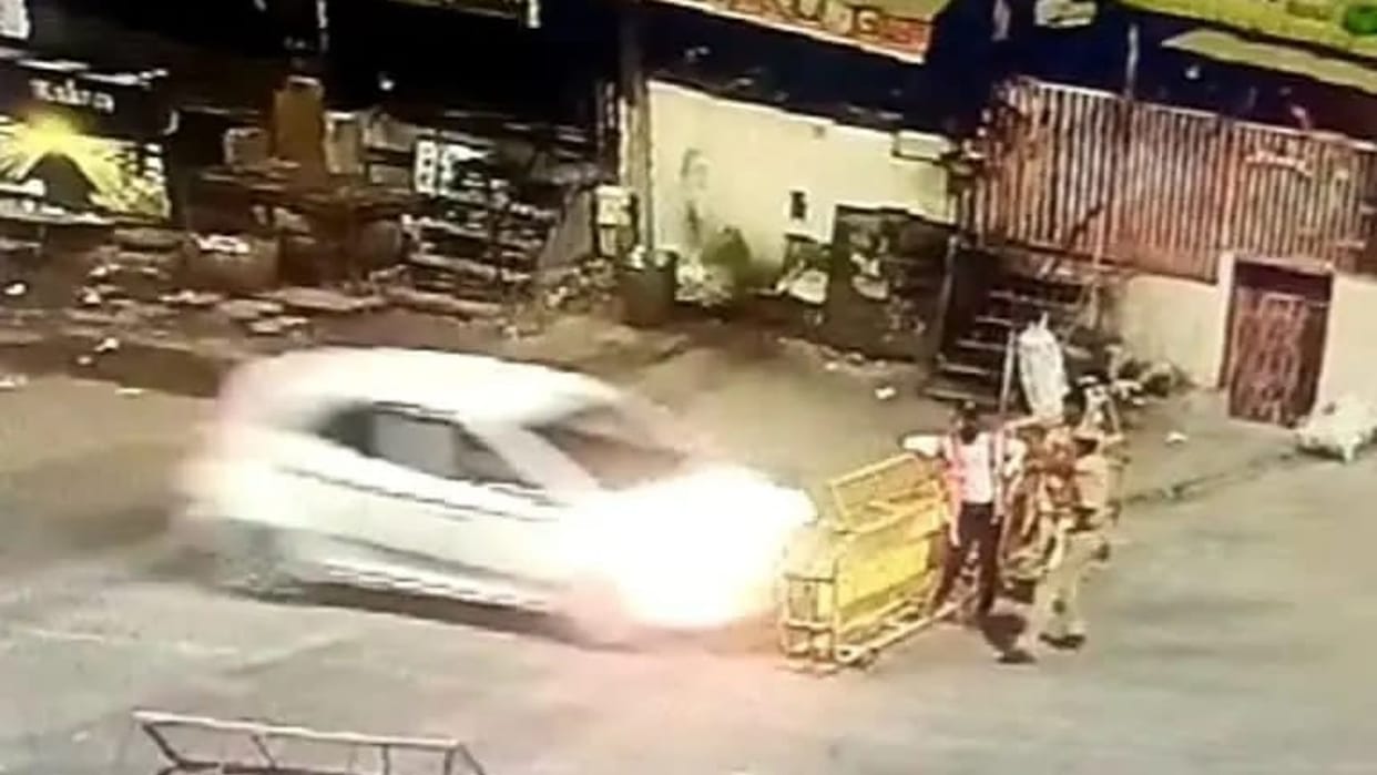 hit and run case car hit two policemen in Jaipur constable injured