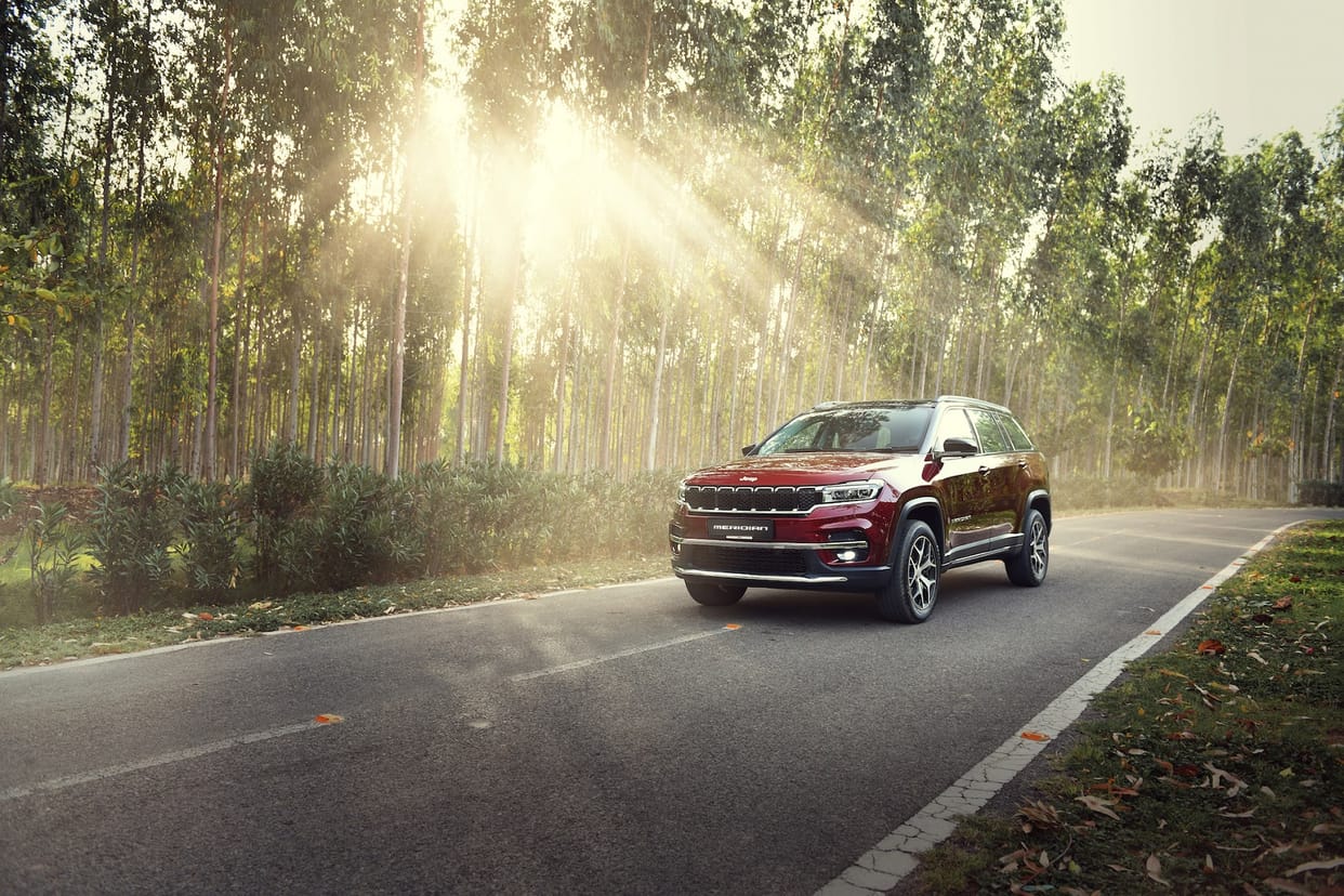 Jeep Meridian SUV launched in India Know Price Features Specifications News in Hindi Jeep Meridian SUV to rival Toyota Fortuner SUV