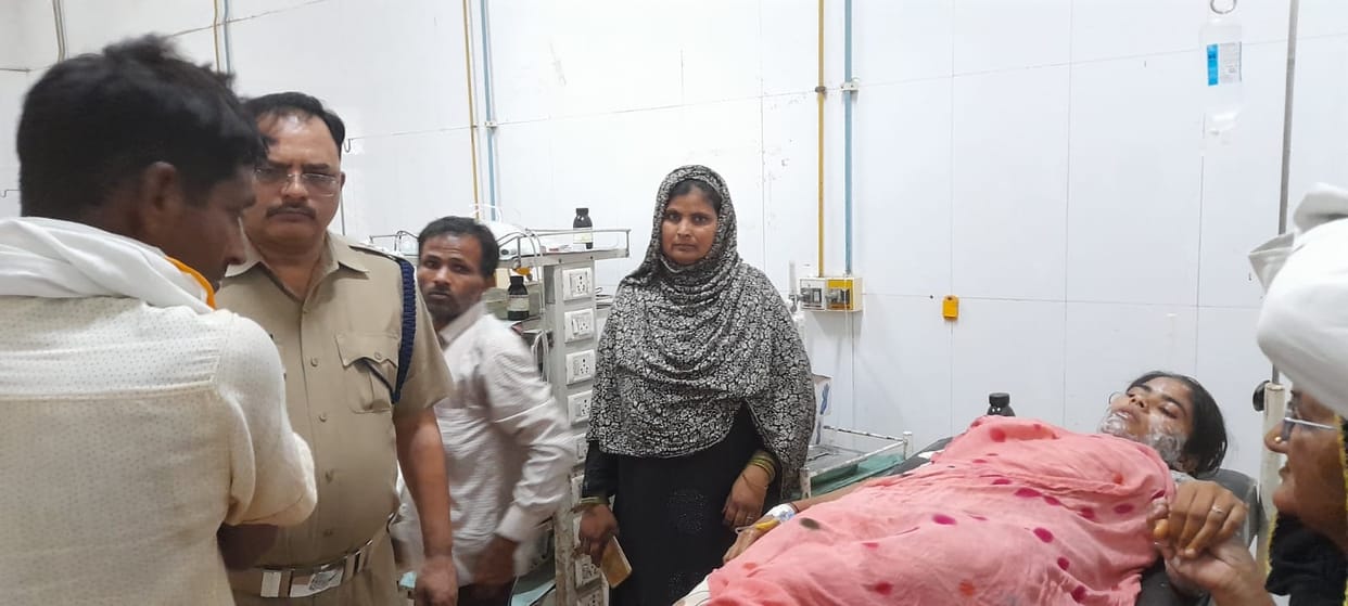 Acid Attack, Bike riding youth threw acid on the girl in kannuaj