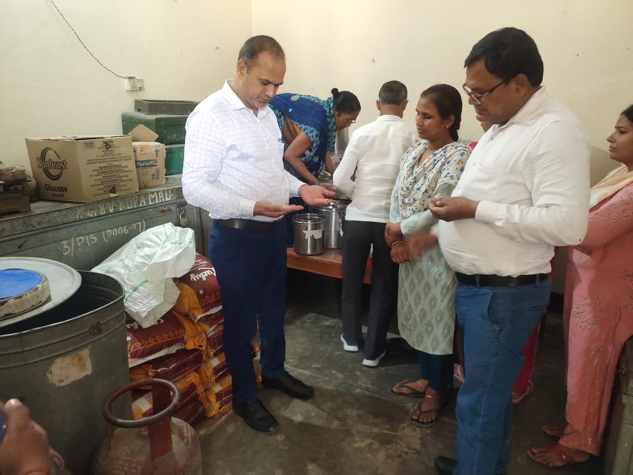 Food department team reached the schools, the food items received by the students were investigated