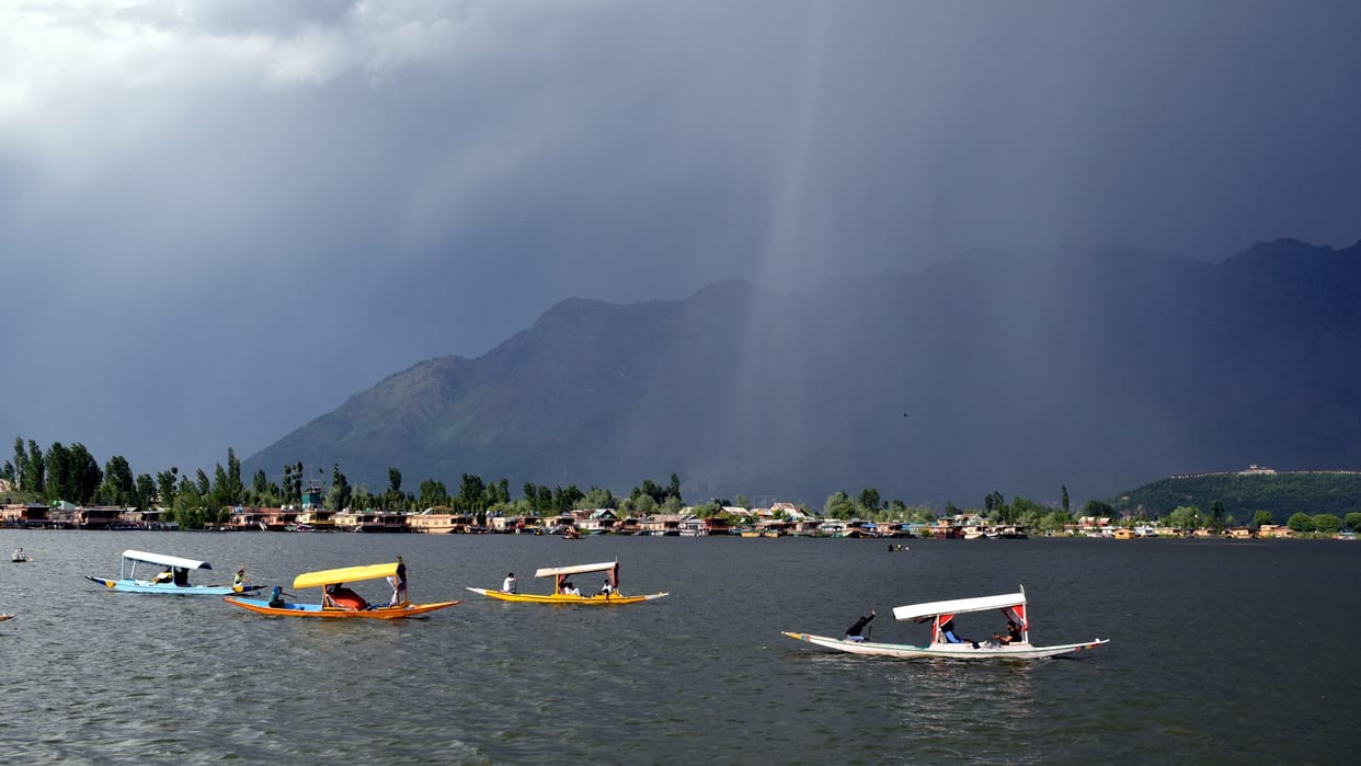 Cold starts in Kashmir, minimum temperature below ten degrees in many districts of the state
