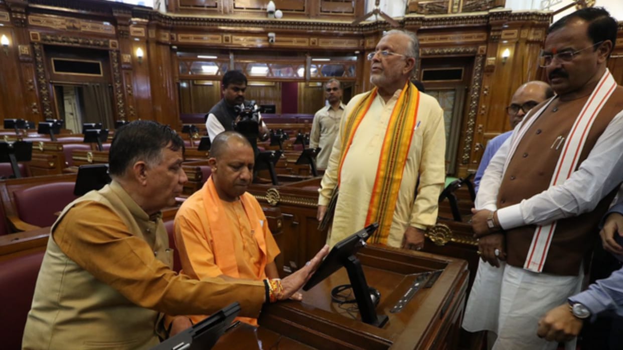 Preparations for implementation of e-Vidhan in the assembly completed, MLAs' seats fixed, tablets installed, CM Yogi inspected