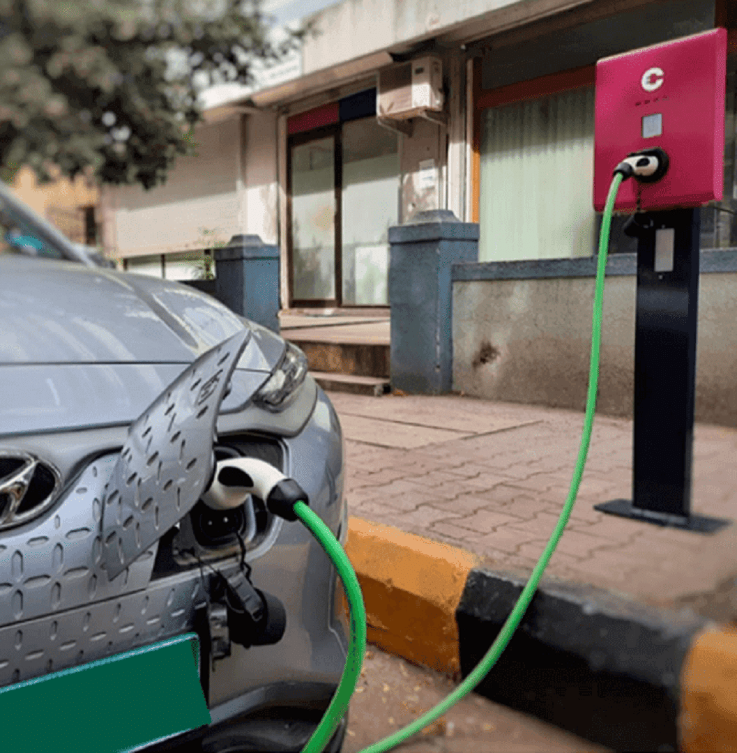 Electric car has to be charged in the rain, how safe is it to do so, know details