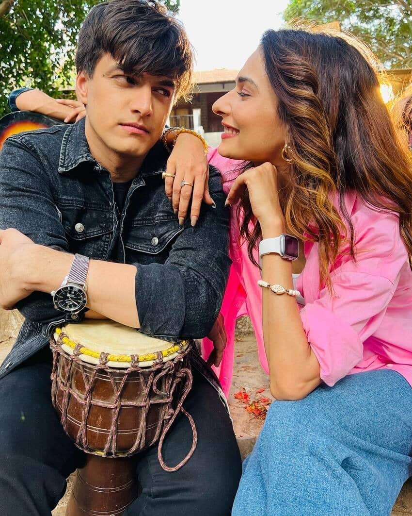 Anupamaa Actress Aneri Vajani Named Mohsin Khan As Momo The Couple Had Fun Tuning In To Pink And Black News in Hindi
