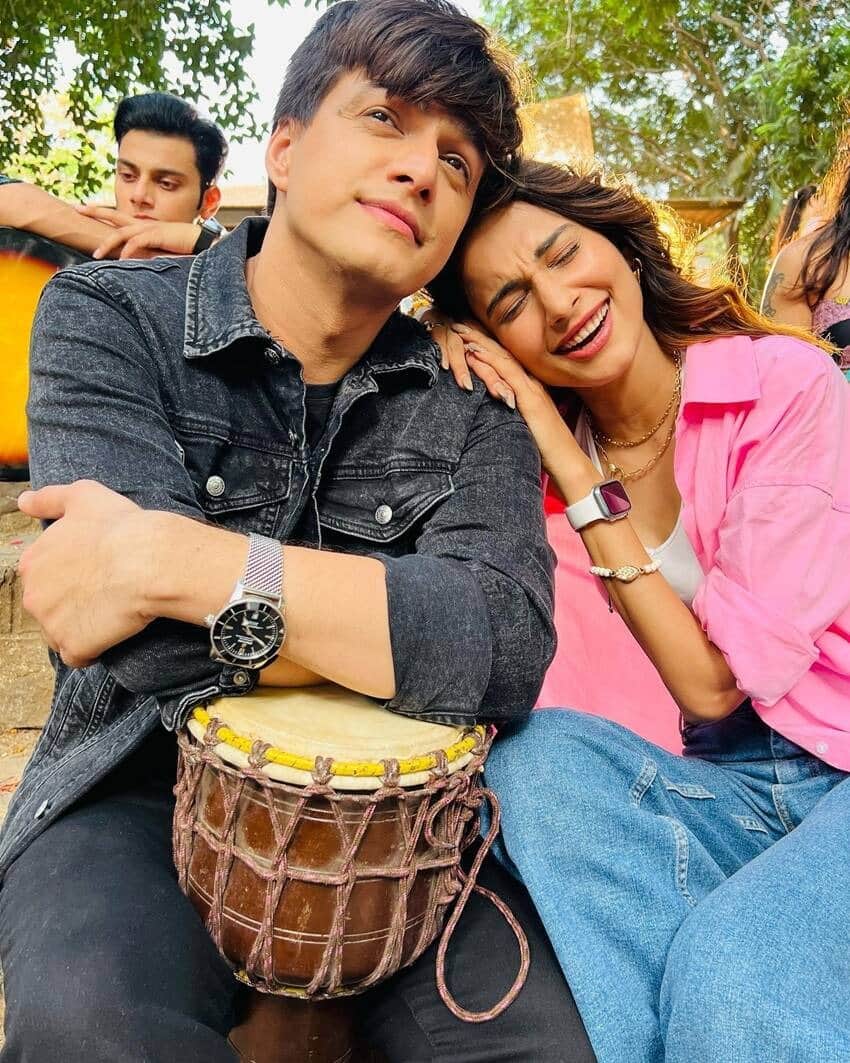 Anupamaa Actress Aneri Vajani Named Mohsin Khan As Momo The Couple Had Fun Tuning In To Pink And Black News in Hindi