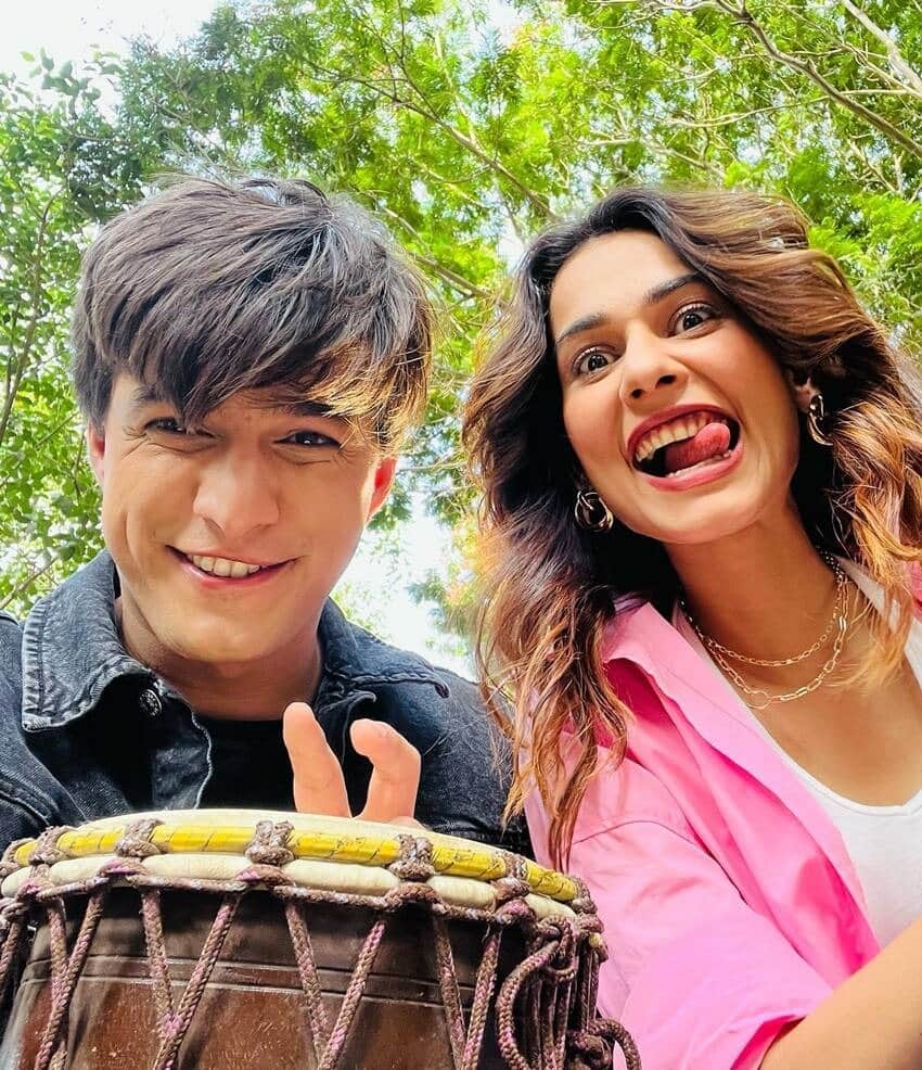 Anupamaa Actress Aneri Vajani Named Mohsin Khan As Momo The Couple Had Fun Tuning In To Pink And Black News in Hindi