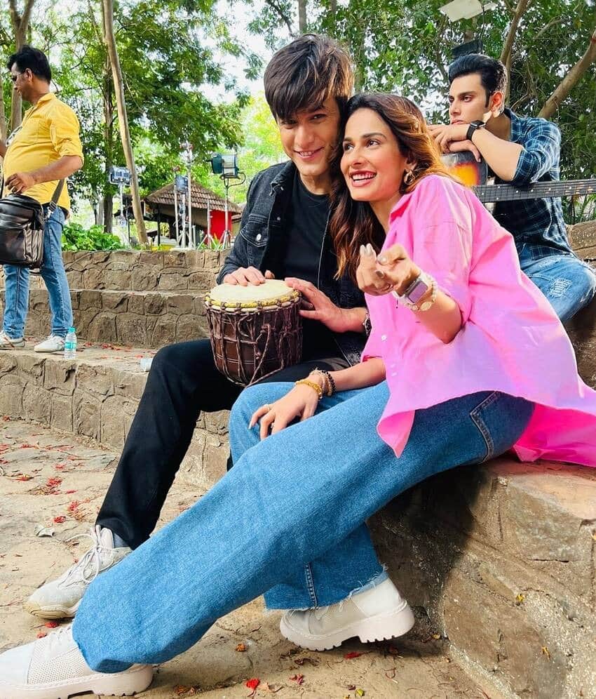 Anupamaa Actress Aneri Vajani Named Mohsin Khan As Momo The Couple Had Fun Tuning In To Pink And Black News in Hindi