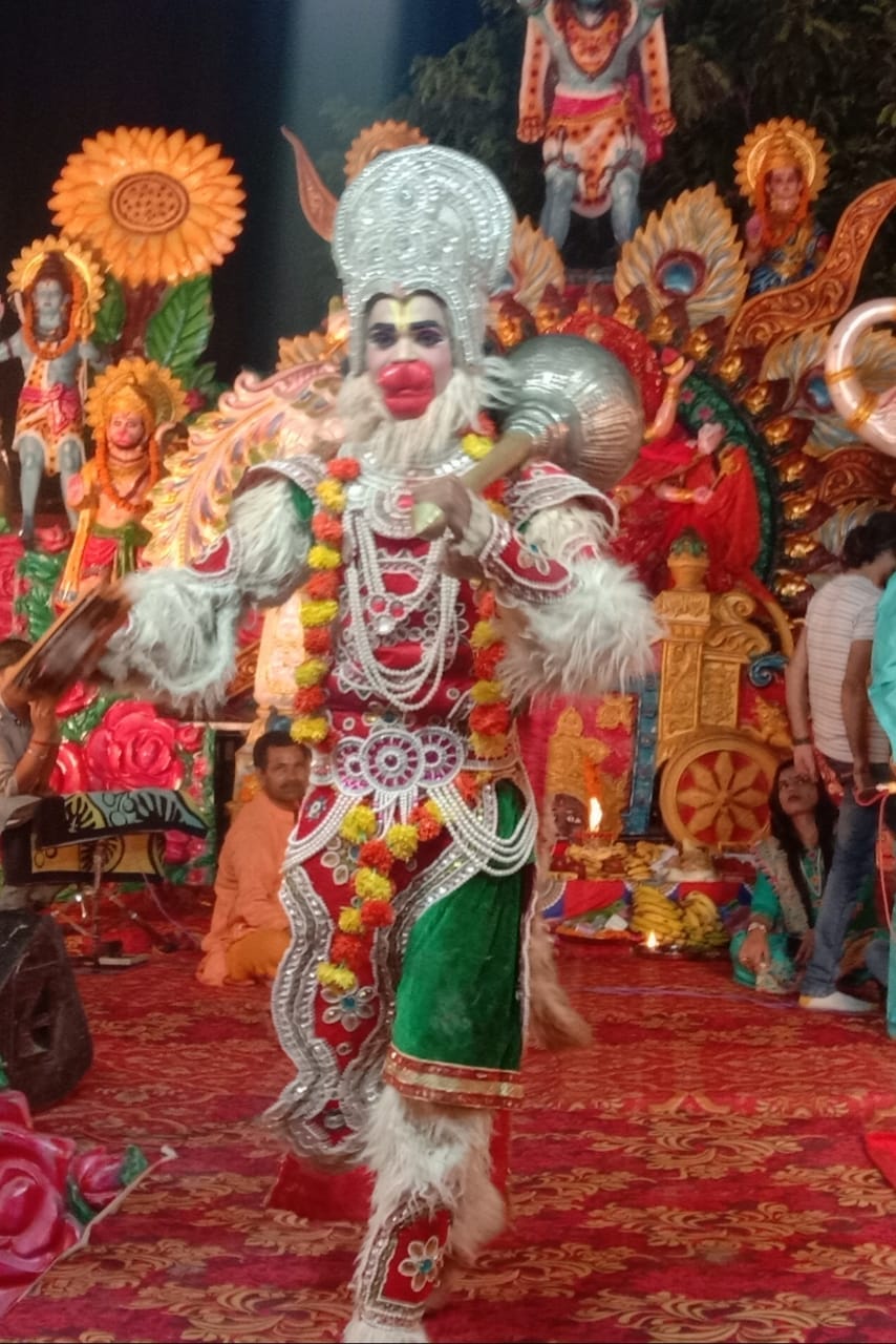 In the Kotwali complex, the devotees chanted the chants of Matarani.