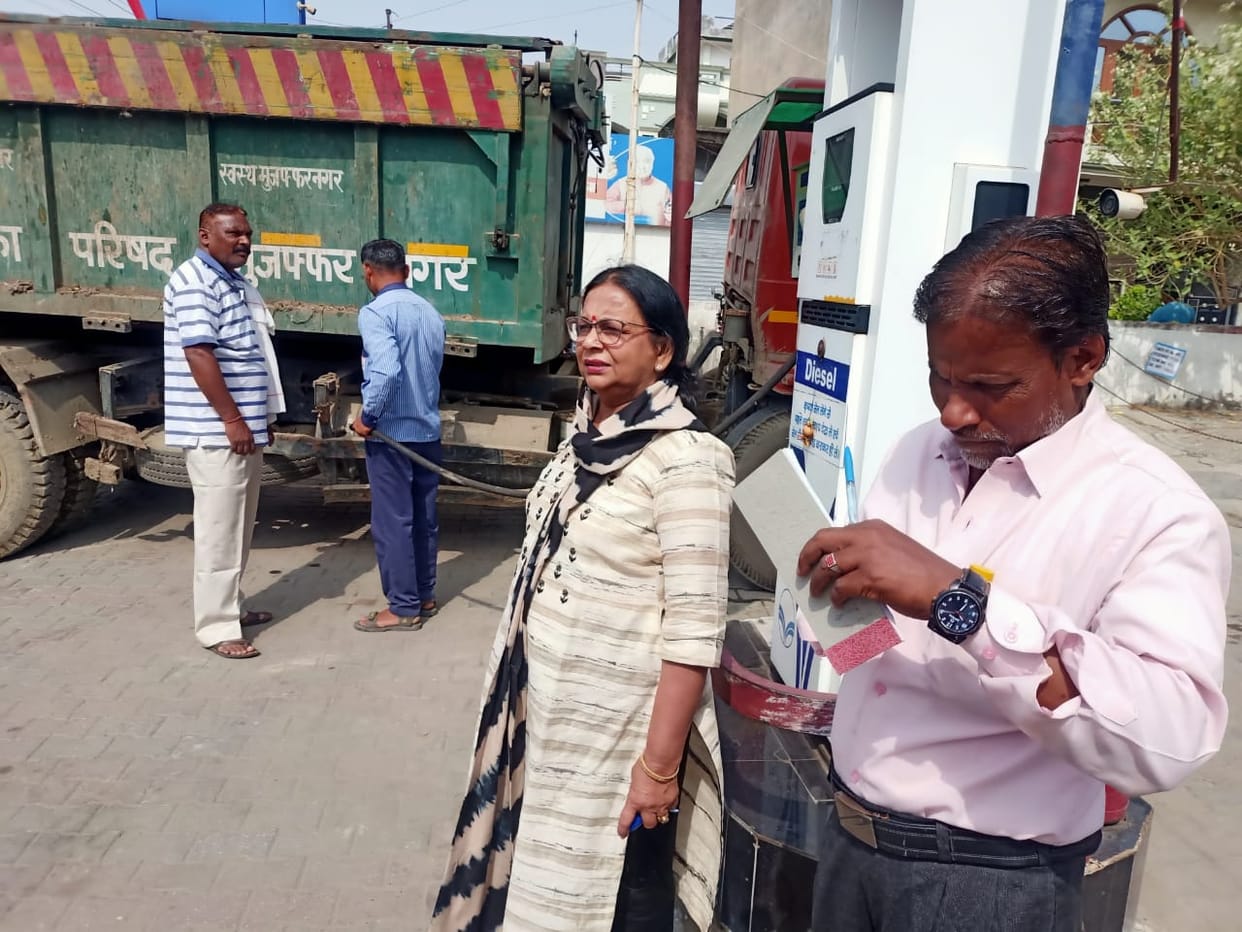 Eight officers and 21 employees found absent