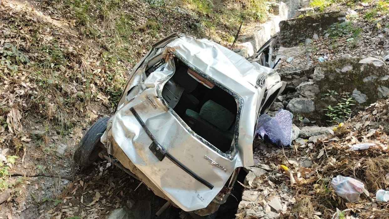Car fell into ditch, two women injured