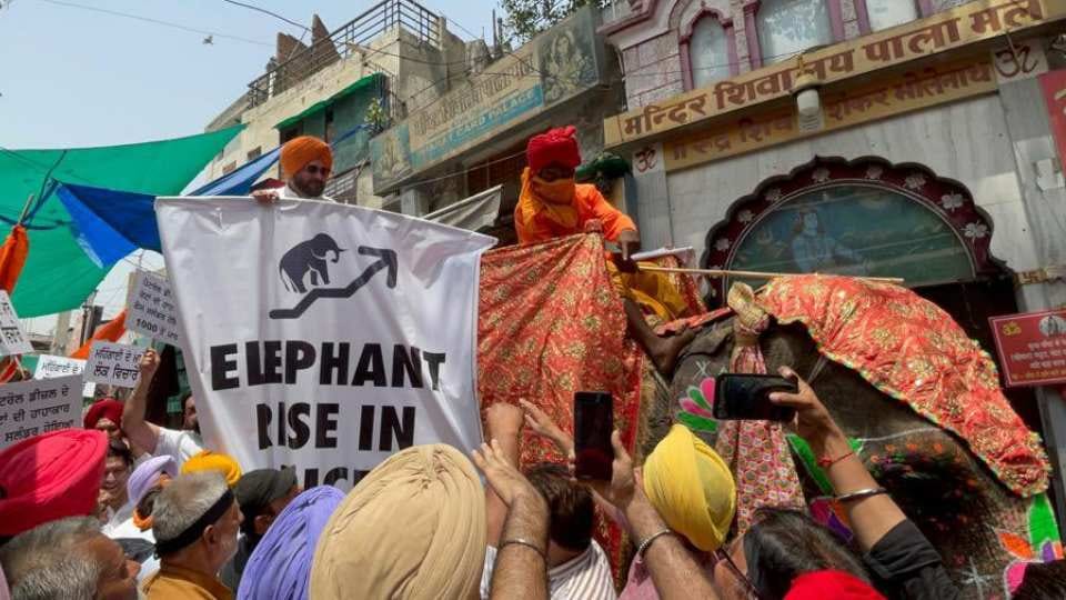 Navjot Singh Sidhu demonstrated against inflation in Patiala