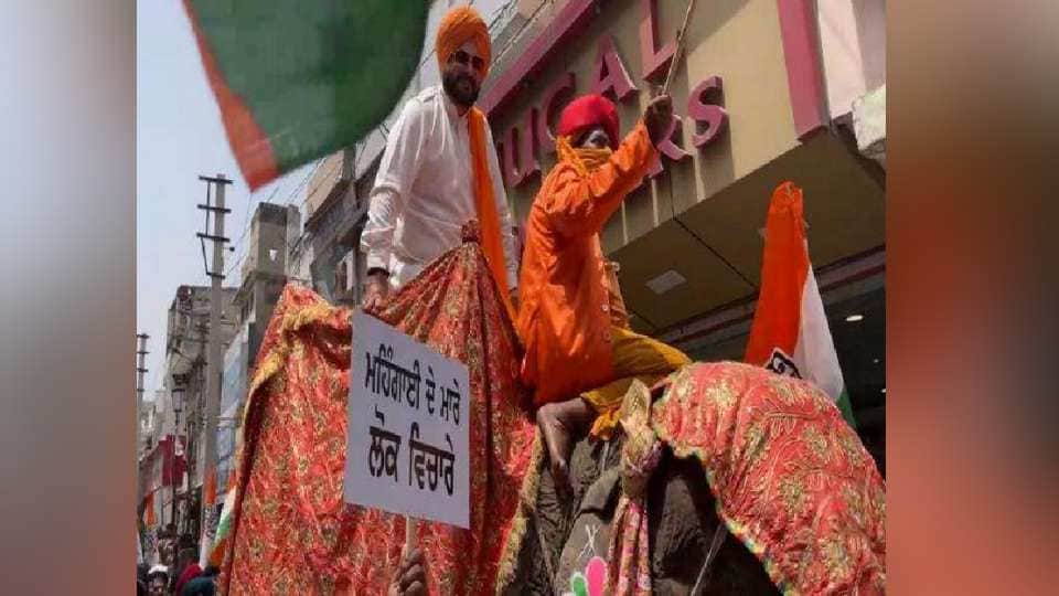 Navjot Singh Sidhu demonstrated against inflation in Patiala