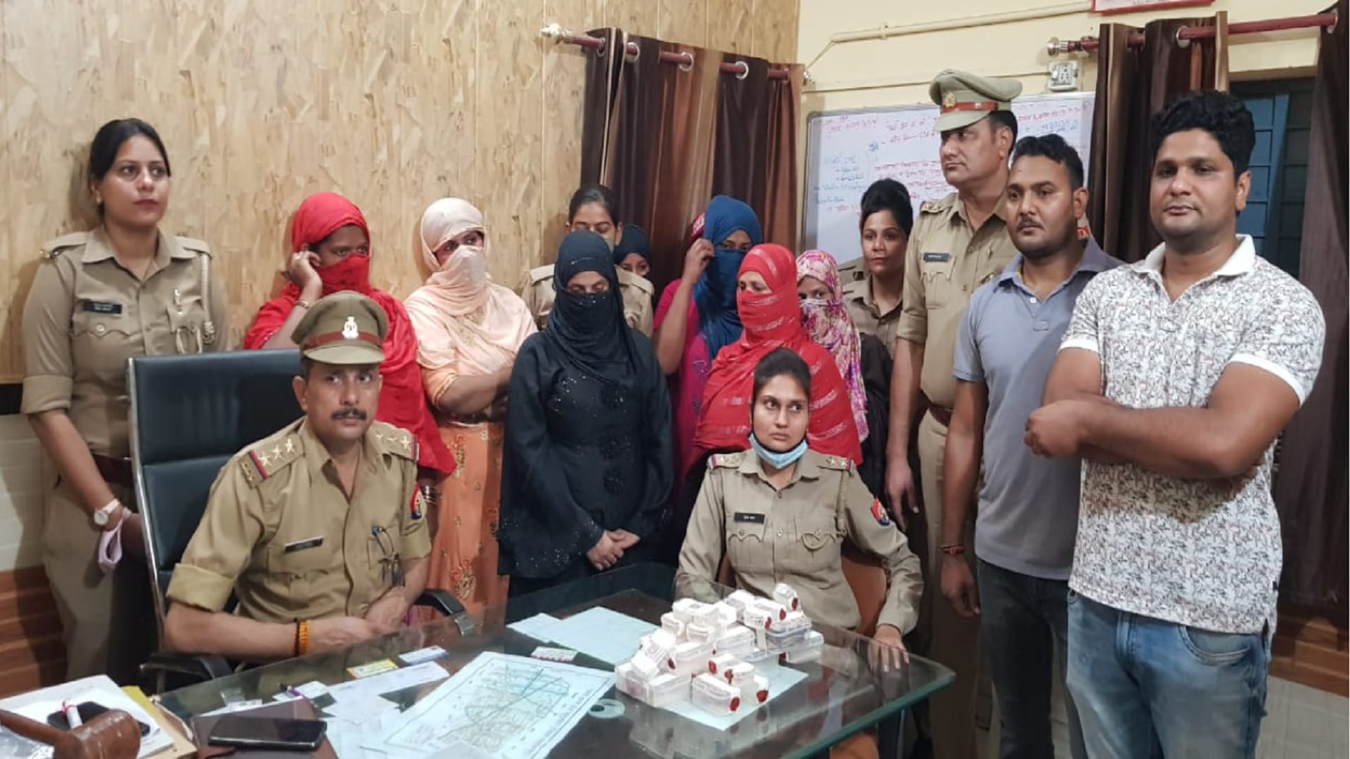 Saharanpur News: Police arrested eight women with smack of 23 lakh