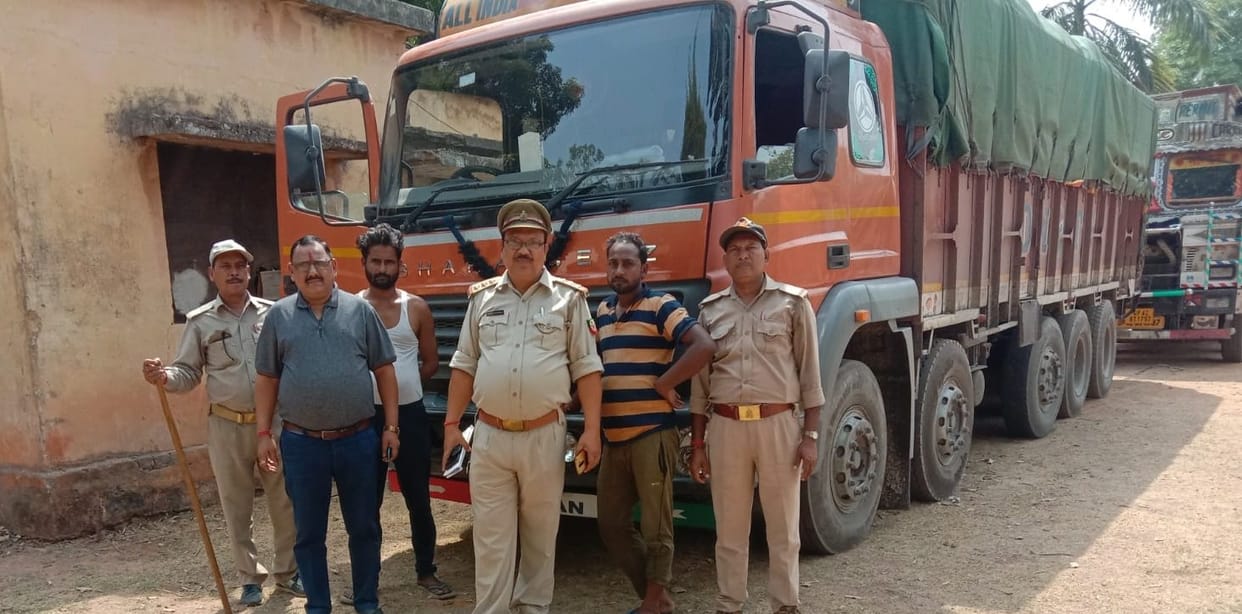 Two vehicles loaded with Mahua flowers seized, case against drivers