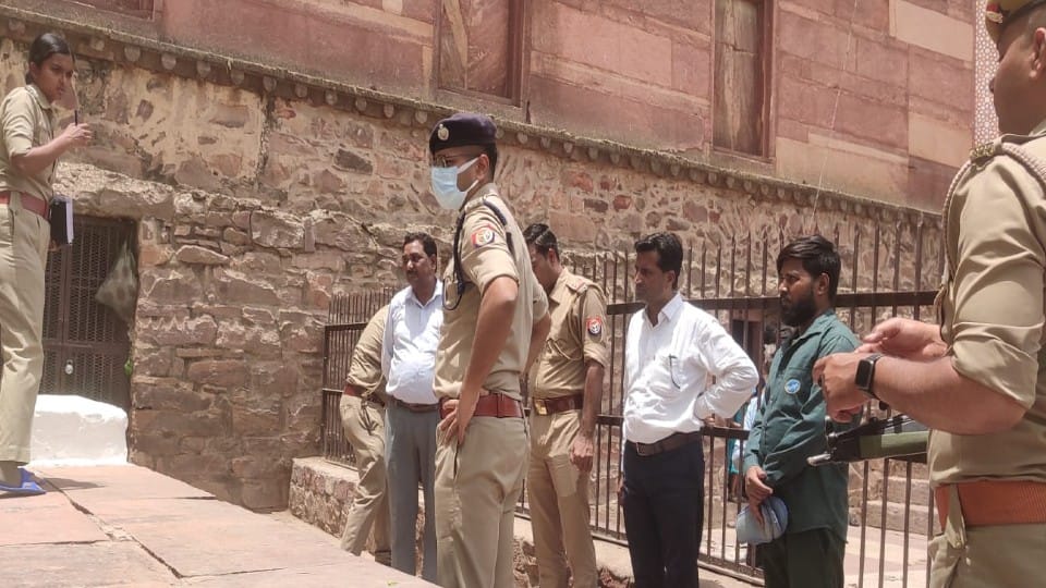 Anti-social elements damaged Baba Daroga tomb before Urs in Fatehpur Sikri Agra