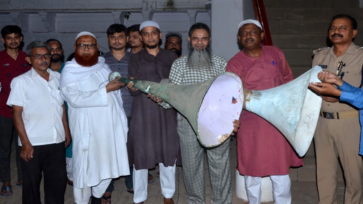 Loudspeakers: Now the loudspeakers removed from the temple-mosque will resonate in the prayer meetings of the schools