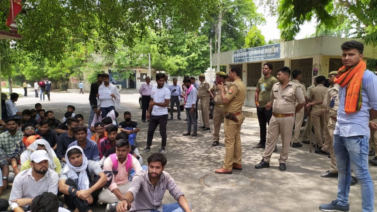 Students protest to expel Professor Dr Ravikant.