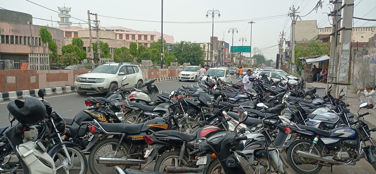 Parking problem persists, crores spent in vain, Kurukshetra