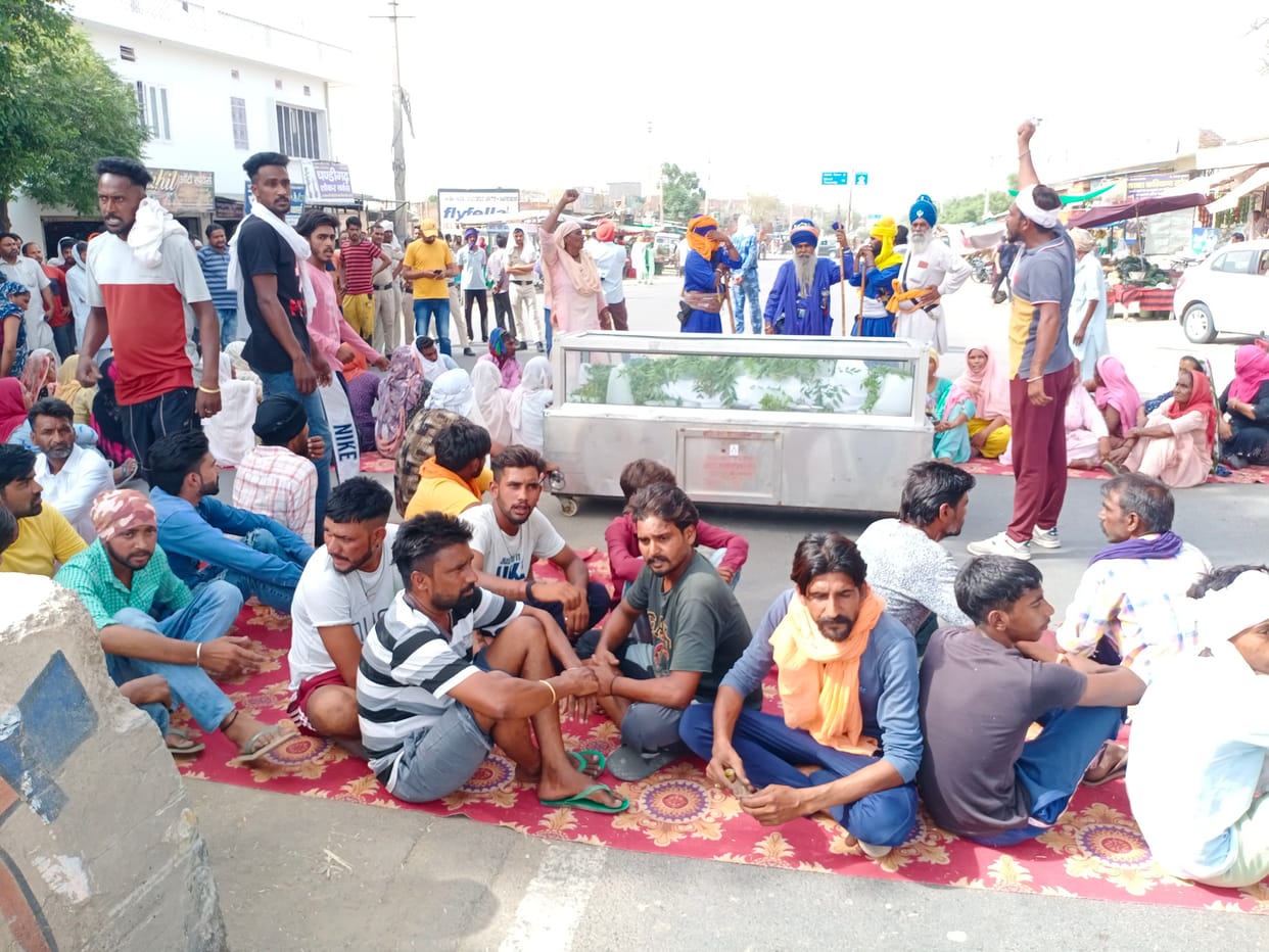 Angry relatives jammed by placing dead bodies on the road
