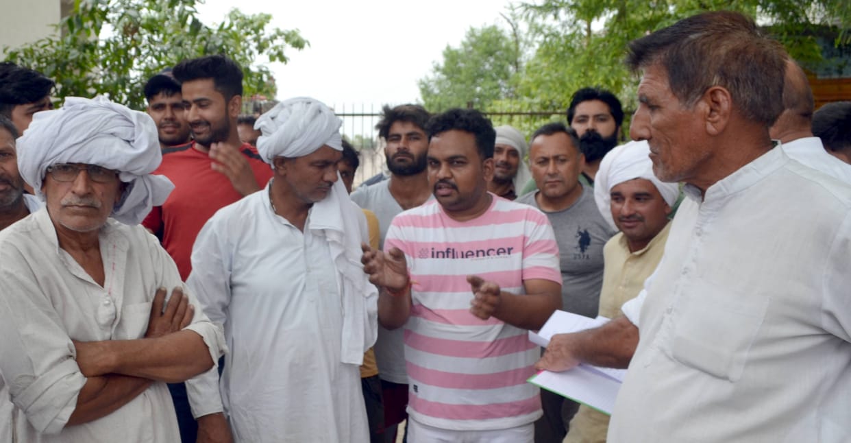 Ruckus in protest against installation of meters on tube wells, siege of JE