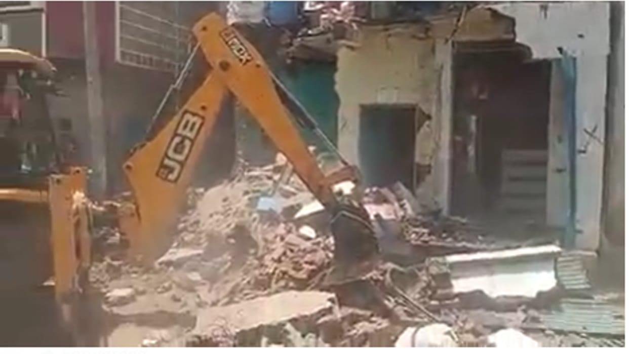 Prayagraj Vikas Pradhikaran: Eight rooms of former councilor's house demolished