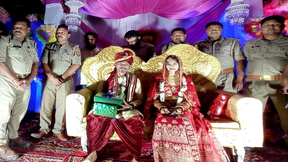 groom not reach with barat another man who attend ceremony married with girl in gorakhpur
