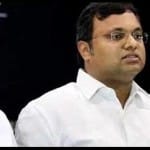पिता पी. चिदंबरम के साथ कार्ति चिदंबरम  (फाइल फोटो)